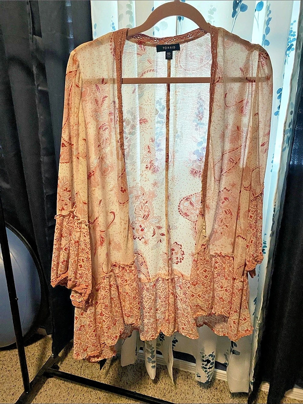 Torrid Textured Chiffon Kimono Paisley Blouse Cream & Pink Size 00